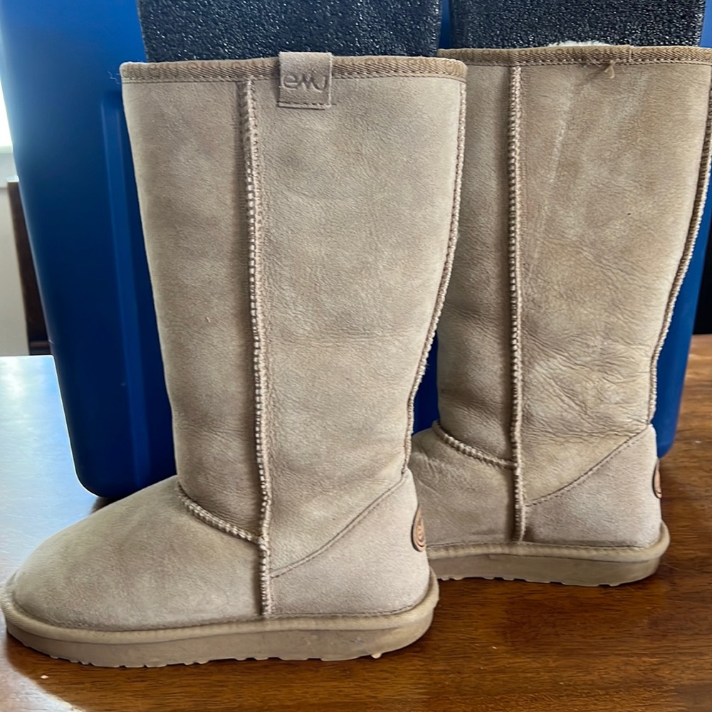 EMU Australia EUC like new boots size 7